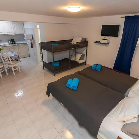 Bed & Breakfast Dona Ana Lagos
